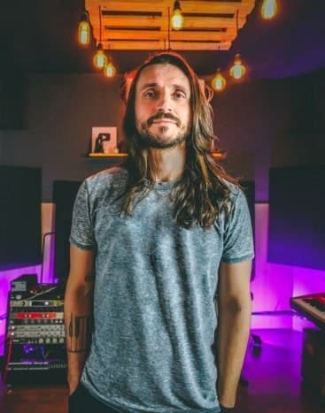 Milo Andreo — professor de teclado e piano